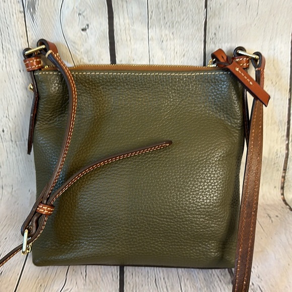 Dooney & Bourke Pebble grain Olive letter carrier - Picture 5 of 10